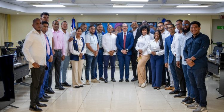 Rector Jorge Asjana David recibe a la FED y reafirma compromiso con el bienestar estudiantil