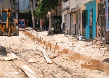 MIVHED avanza en transformación de Los Praditos: inician trabajos de subbase, alcantarillado y terracería para aceras y parques