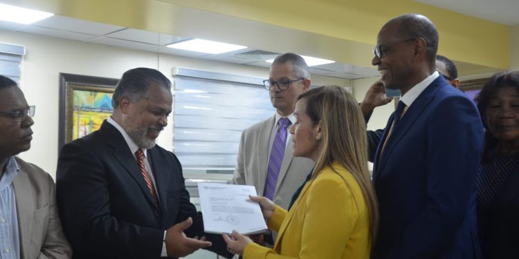 Raúl Hernández asume Dirección de Relaciones Públicas e Internacionales de la UASD 