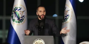 Nayib Bukele defiende la reelección indefinida en El Salvador