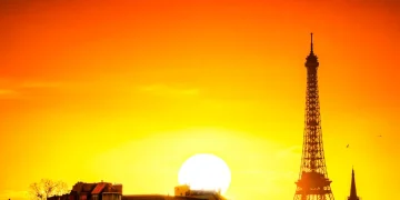 Francia enfrenta tercera ola de calor y activa alertas por incendios