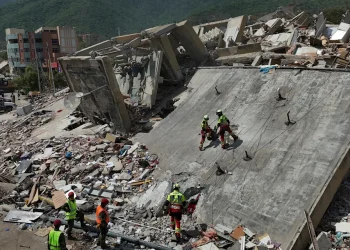 Venezuela intenta retomar la normalidad mientras avanza retirada de escombros en La Guaira