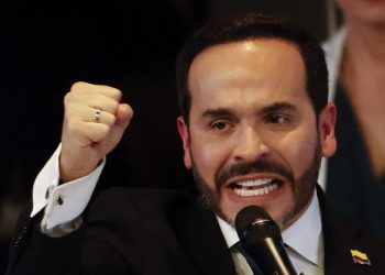 Presidente electo de Colombia ordena suspensión del proceso de transición del gobierno de Petro