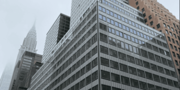 Evacuan un rascacielos en el centro de Manhattan por temor al colapso de su estructura