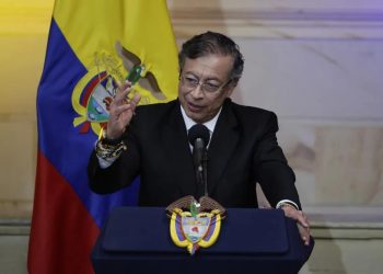 Petro se despide de las tribunas con llamado a una huelga general contra De la Espriella