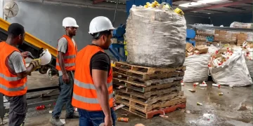 Incautan y destruyen casi 20 toneladas de alimentos vencidos y adulterados