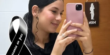 Mujer muere aplastada por un grédar en Santiago