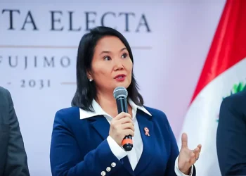 Keiko Fujimori recibe credenciales como presidenta electa de Perú