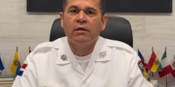 Director General de la Policía Nacional rinde homenaje a los padres policías en su día