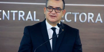 Presidente JCE aclara escudo de nueva cédula está certificado y cumple con la ley