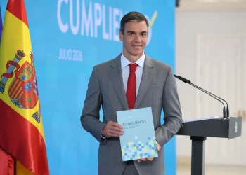 Sánchez ve «el final del túnel» en incendios en España, pero alerta de nueva ola de calor
