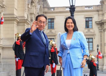 Keiko Fujimori se reúne en Palacio de Gobierno con el presidente interino de Perú