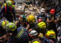 Socorristas estadounidenses llegan a Colombia para rescatar personas tras el terremoto