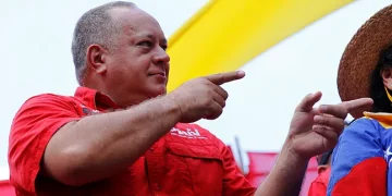 Cabello da bienvenida a opositores que llegaron a Venezuela para diálogo con el chavismo