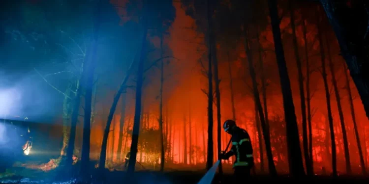 Decenas de heridos y miles de evacuados en Europa a causa de los incendios