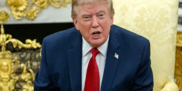 Trump anuncia una «guerra económica» contra Irán, que la tacha de «política fracasada»