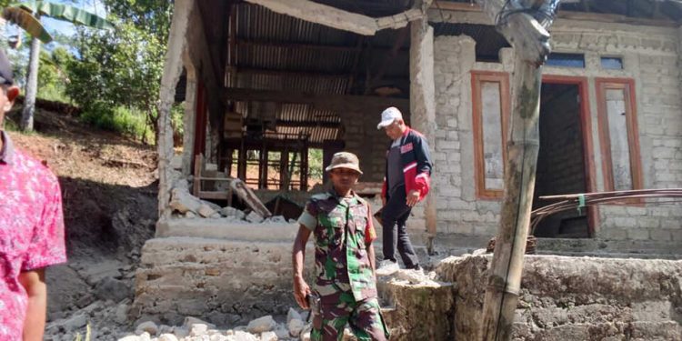Autoridades de Indonesia aumentan a 70 el número de muertos por el terremoto en la isla de Flores