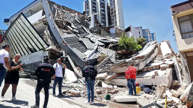 Asciende a 250 la cifra de muertos por terremoto en Colombia