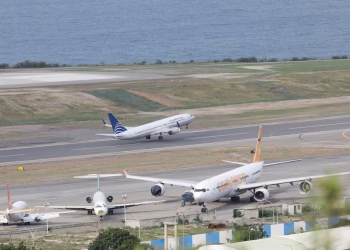 Principal aeropuerto de Venezuela realiza simulacro para reapertura tras sismos