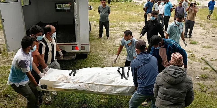 Nepal supera los 900 muertos y 4.247 los desaparecidos por violenta riada