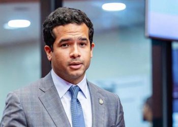 Omar Fernández solicita a las autoridades prestar atención a la carga migratoria en el país