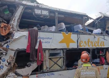 Mueren al menos 21 personas tras el choque entre un autobús y un camión en Brasil