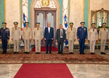Presidente Abinader juramenta nuevos mandos militares y policiales
