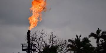 El petróleo cae ante las expectativas de un acuerdo entre Irán y Omán para reabrir Ormuz