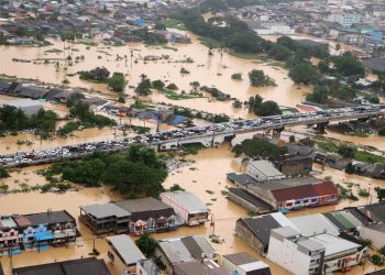 Dos muertos y decenas de miles de afectados por inundaciones en Malasia y Tailandia