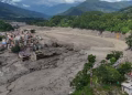 Al menos 16 muertos y 400 sin contacto en Nepal tras una riada en la frontera con China