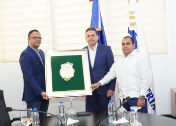 Asotedom reconoce a Rafael Cruz por sus aportes al fortalecimiento del sector textil dominicano