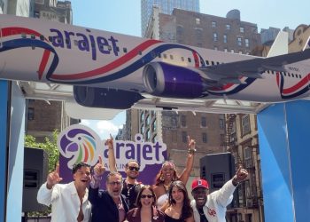 Arajet supera los 100 mil pasajeros entre New York y RD en 2026 y lo celebra junto a la diáspora en la parada Dominicana en Manhattan