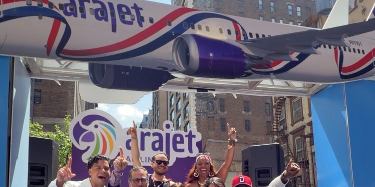 Arajet supera los 100 mil pasajeros entre New York y RD en 2026 y lo celebra junto a la diáspora en la parada Dominicana en Manhattan