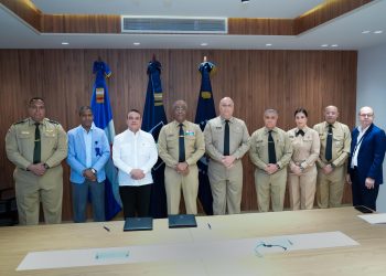 SNS y Armada Dominicana fortalecen cooperación para ampliar y mejorar servicios de salud a militares, sus familias y la comunidad