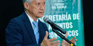 FP: Tras seis años de gobierno, comida y útiles escolares cuestan más y los dominicanos tienen menos dinero en sus bolsillos