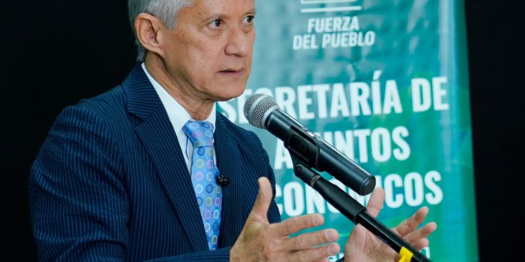FP: Tras seis años de gobierno, comida y útiles escolares cuestan más y los dominicanos tienen menos dinero en sus bolsillos