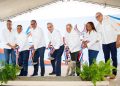 Abinader y rector de la UFHEC dan primer picazo a Plaza ARCASA y nuevo campus universitario en San Juan