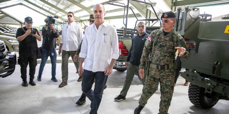 Presidente Abinader inaugura moderno Batallón de Transportación del Ejército