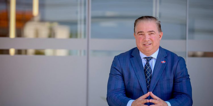 Héctor Porcella plantea crear una Superintendencia de Aviación Civil y una nueva ley para unificar el sector