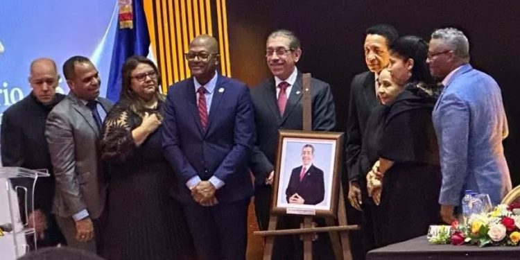 CMD exalta al doctor Jorge Asjana David como Maestro de la Medicina Dominicana