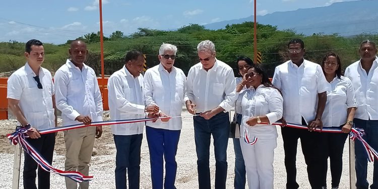 Abinader inaugura puente Penitente en Boca de Cachón con inversión de RD$115 millones