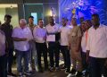 Senador Pedro Tineo entrega más de RD$500 mil a atletas medallistas y gestiona soluciones para el deporte en Monte Plata