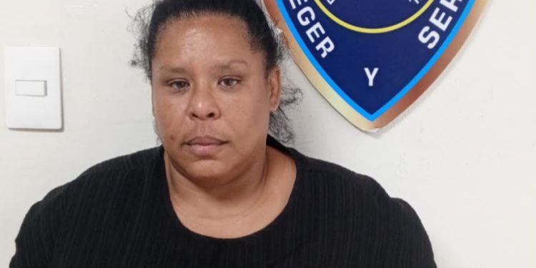 Policía detiene en flagrante a mujer que intentó realizar transferencia bancaria por medio millón de pesos con cédula falsa