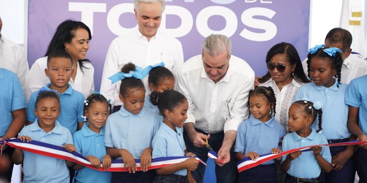 Presidente Luis Abinader llama a toda la comunidad educativa a respaldar inicio del año escolar