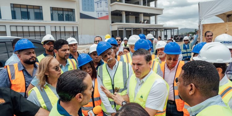 Ministro Jean Luis Rodríguez supervisa construcción del Hospital Traumatológico de San Cristóbal