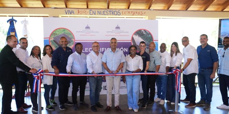 Gobierno lleva energía eléctrica a ocho comunidades montañosas de Pedro Santana