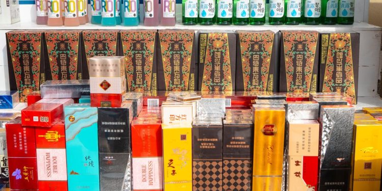MICM y CECCOM incautan bebidas y cigarrillos premium chinas por más de RD$19 millones en Villa Consuelo