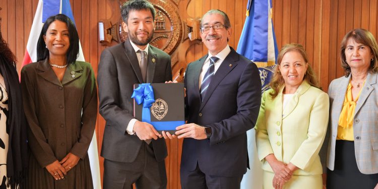 UASD fortalece vínculos internacionales con visita de destacado científico japonés Kazuo Tanaka