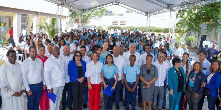 Regional 15 de Educación inicia con éxito año escolar 2026-2027 con 422,937 estudiantes convocados