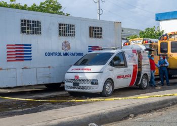 Hallan cuerpo en estado de descomposición dentro de camión de Migración